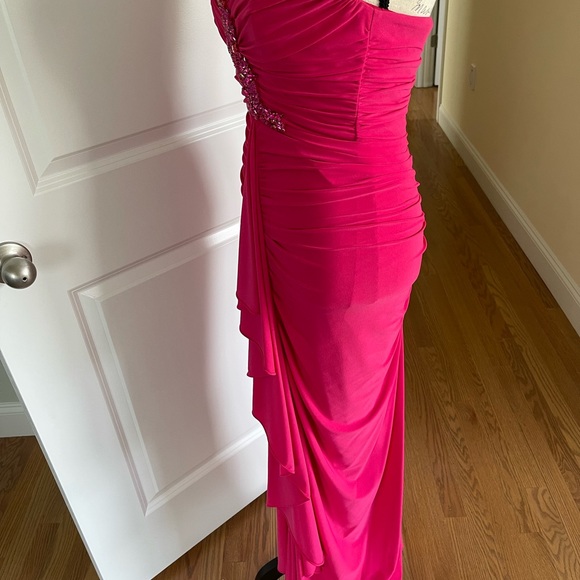 Badgkey Mischa gown, fuschsia, ruffles, sequins strapless, size 4 - Picture 4 of 7